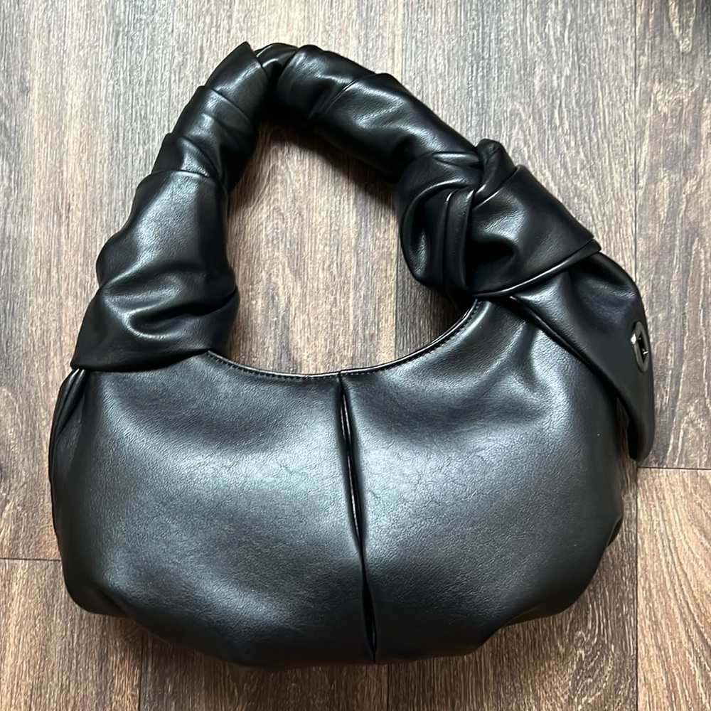 ISABELLA HOBO - Picture 2 of 5